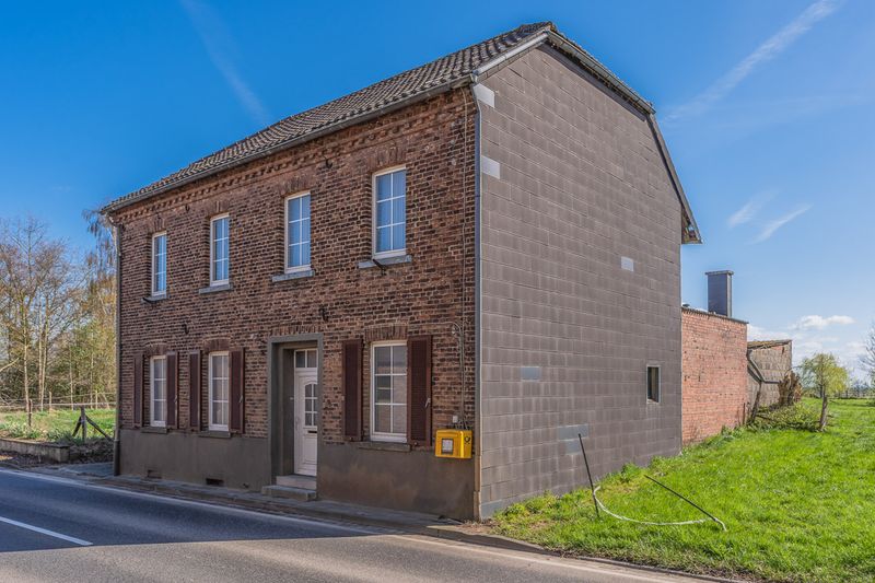 Modernisierungsbedürftiger Altbau mit viel Platz und großem Grundstück in Ralshoven